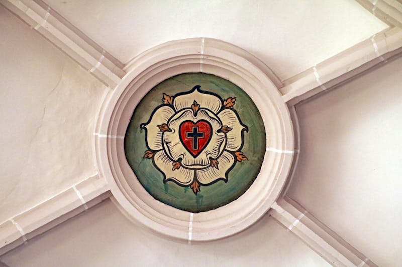 Lutherstadt Eisleben -  Luther-Rose am Deckengewölbe der St.-Petri-Pauli-Kirche - ©renaria - adobestock.com