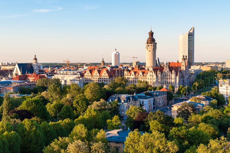 Leipzig - Panoramablick auf Rathaus und City-Hochhaus - ©Jakob Fischer - adobestock.com
