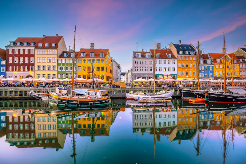 Kopenhagen - Nyhavn - farbenfrohe Häuserfront am Hafen in der dänischen Hauptstadt - &copy;©f11photo - stock.adobe.com