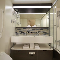 Beispiel Badezimmer Innenkabine auf der Norwegian Joy – © Rick Diaz Photography - Norwegian Cruise Line