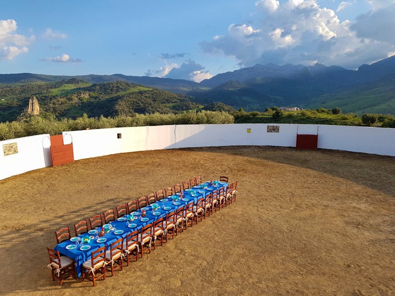 Abendessen in der Stierarena im Landhotel Cortijo Salinas  - ©Eberhardt TRAVEL - Francisco Javier Burgos Gutierrez