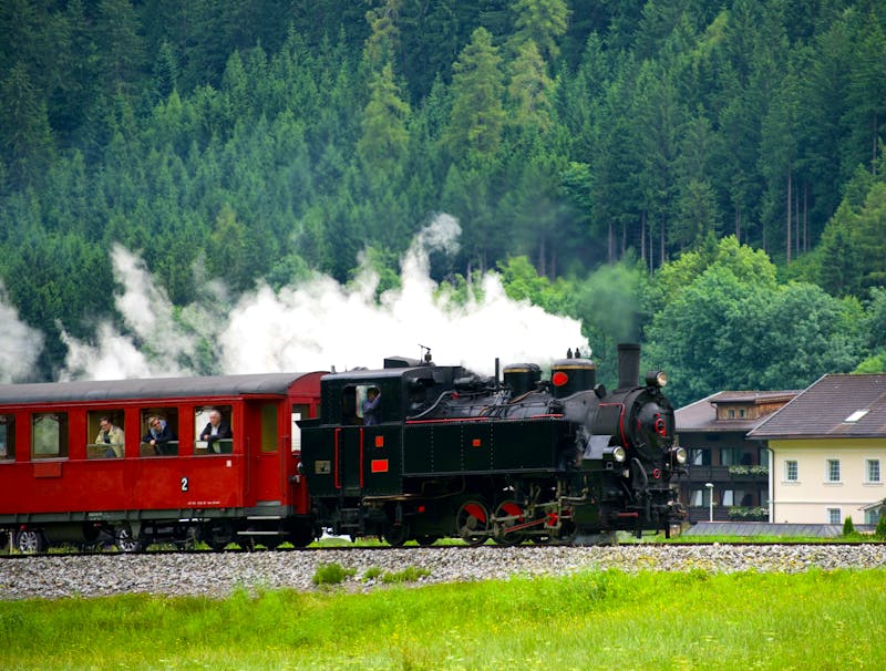 Zillertalbahn in den Alpen - &copy;VRD - stock.adobe.com