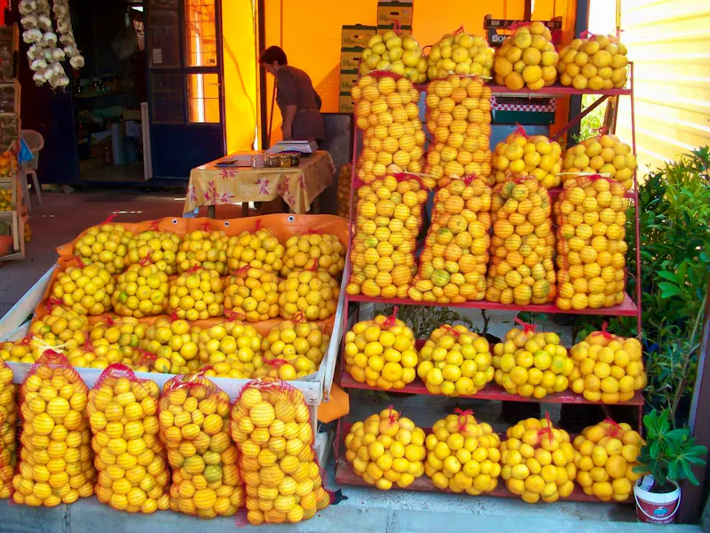 Verkaufsstände im Neretva-Tal - &copy;Eberhardt TRAVEL - Steffen Mucke