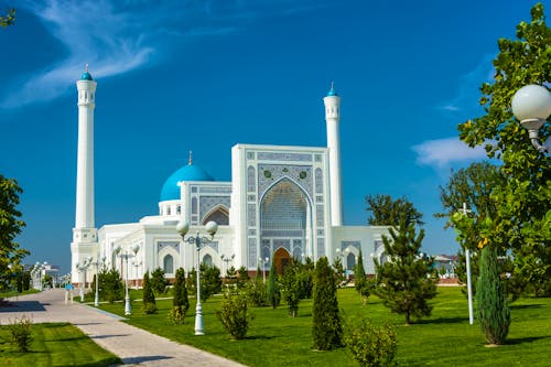 Weiße Moschee in Taschkent - Usbekistan &ndash; &copy; ©Valery Smirnov - stock.adobe.com