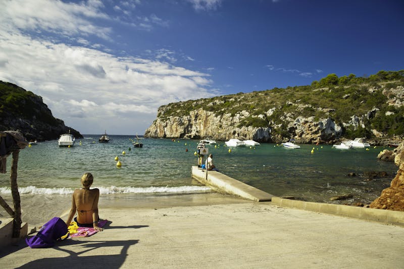 Bucht Cala Es Canutells auf Menorca - ©www.tolobalaguer.com - stock.adobe.com
