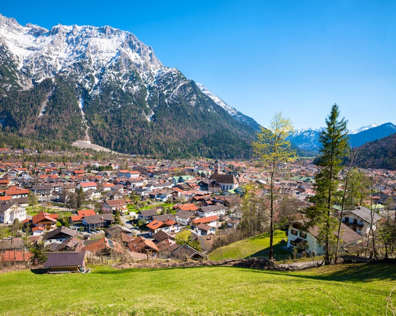 Mittenwald und das Karwendelgebirge - ©SusaZoom - stock.adobe.com