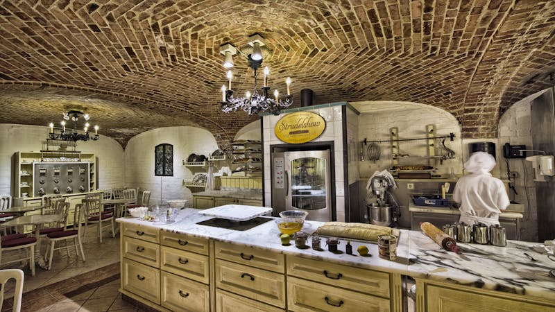 Schloss Schönbrunn Wien - Strudelbäckerei - ©ROLF FISCHER - Adobe Stockphoto