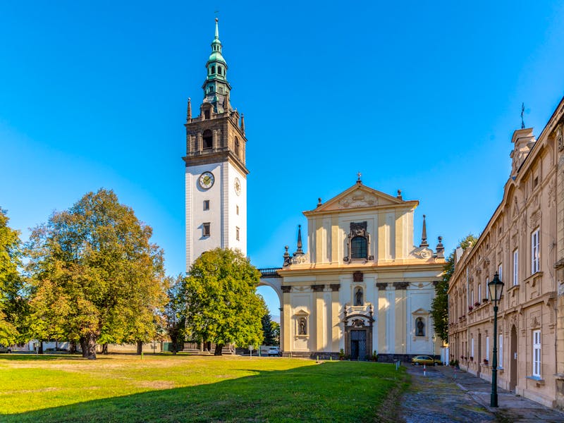 Litomerice - Domplatz mit dem Dom St. Stephen - ©pyty - stock.adobe.com