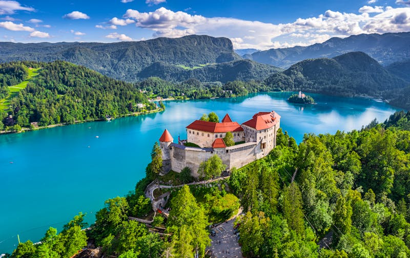 Bleder See und die Bleder Burg - ©zgphotography - stock.adobe.com