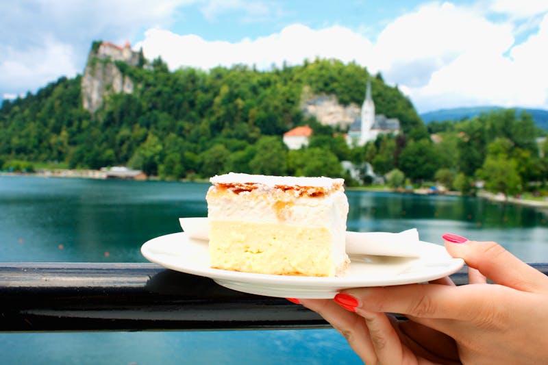 Bleder See und die Bleder Cremeschnitte - ©Miroslav110 - stock.adobe.com
