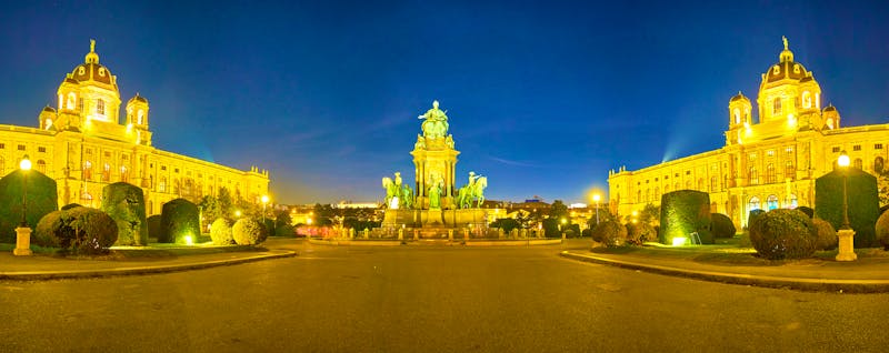 Wien - Maria-Theresien-Platz am Abend - ©efesenko - stock.adobe.com