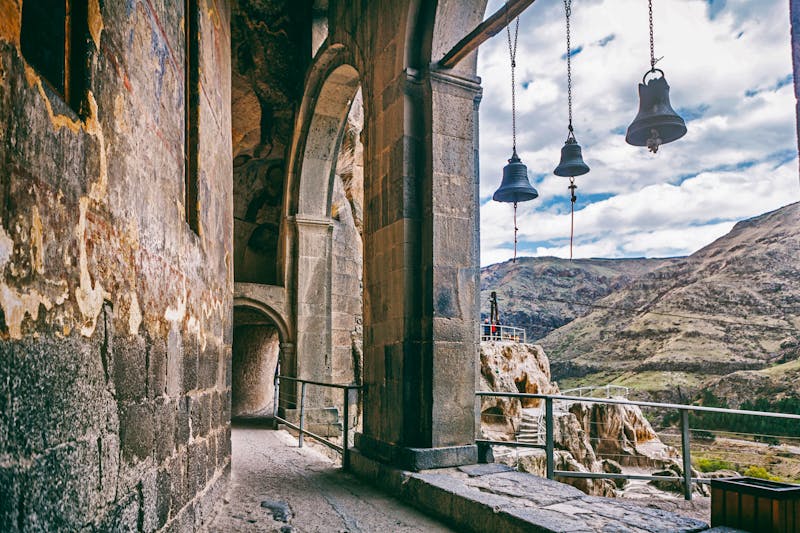 Höhlenstadt Vardzia in Georgien - ©Alena Birukova - Adobe Stock