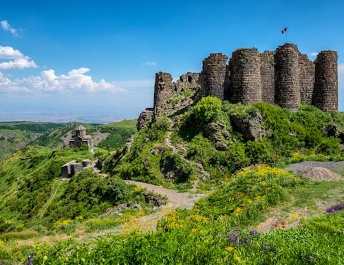 Festung Amberd in Armenien – © GEVORG SIMONYAN - Adobe Stock