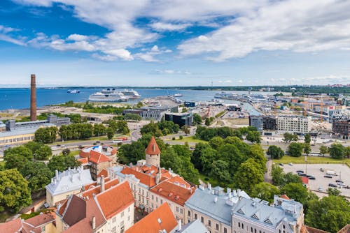 Der Hafen von Tallinn liegt nicht weit von der Altstadt &ndash; &copy; ©majonit - stock.adobe.com