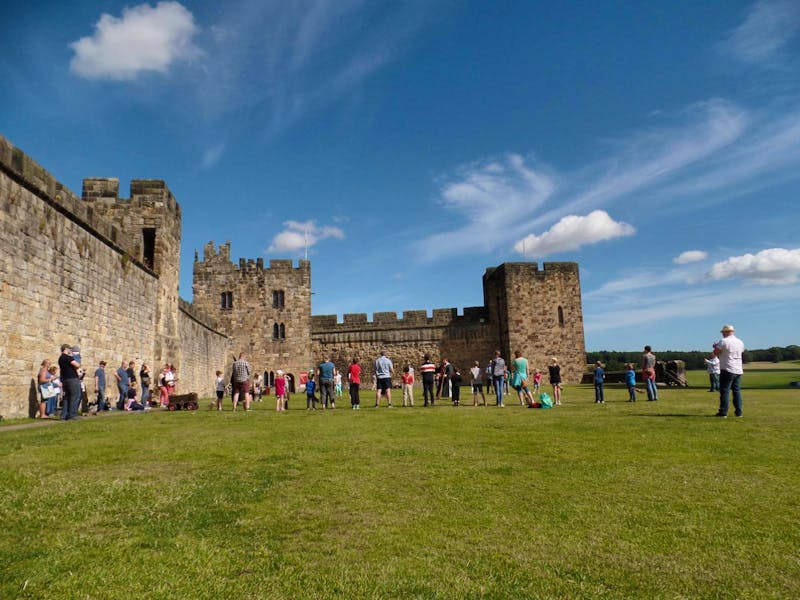 Alnwick Castle, Innenhof, Flugstunde - ©Manuela Kreuz