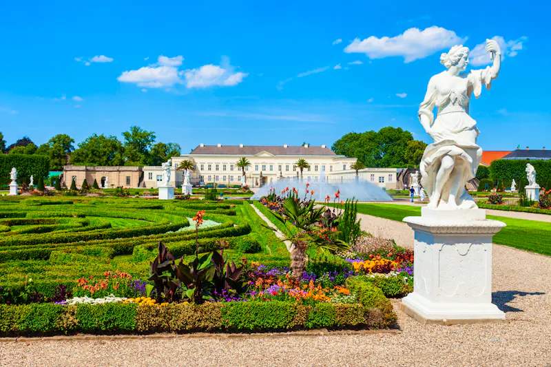 Schloss Herrenhausen in Hannover - &copy;©saiko3p - stock.adobe.com