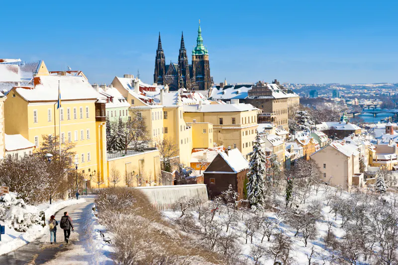 Prag im Winter - Blick von der Prager Burg zur Moldau - &copy;©kaprikfoto - stock.adobe.com