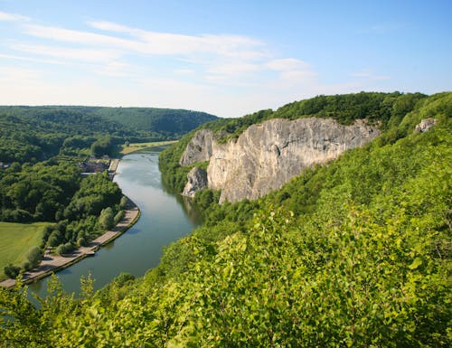 Maas-Tal in Belgien – © ©jerome berquez - stock.adobe.com