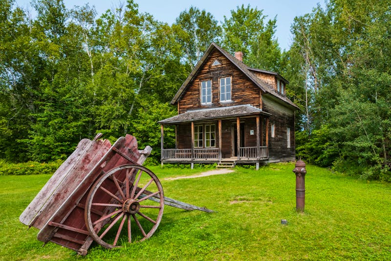 Holzhaus im Museumsdorf Val Jalbert - Provinz Quebec - &copy;©driendl - stock.adobe.com
