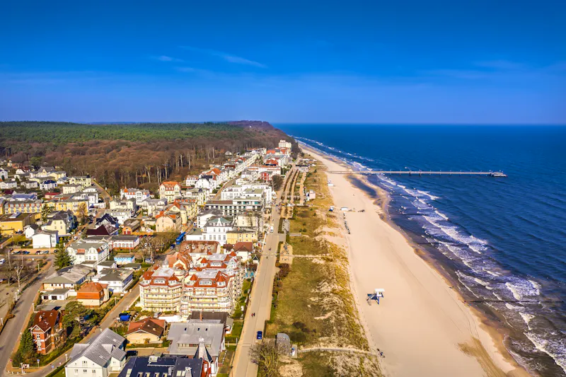Ostseebad Bansin mit Promenade und Strand - &copy;©motivthueringen8 - stock.adobe.com