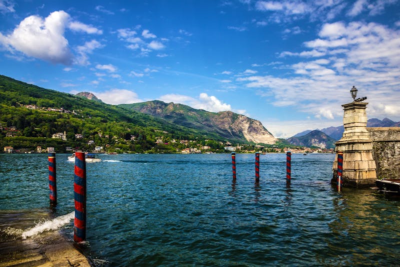 Ufer in Stresa am Lago Maggiore - Blick zur Isola Madre - ©Vlada Z - stock.adobe.com