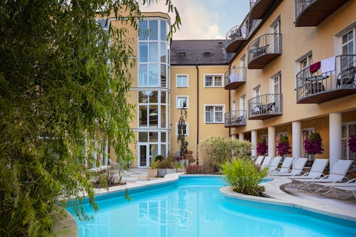 Franzensbad - Kurhotel Bajkal - Aussenpool &ndash; &copy; ©Jiri Lizler