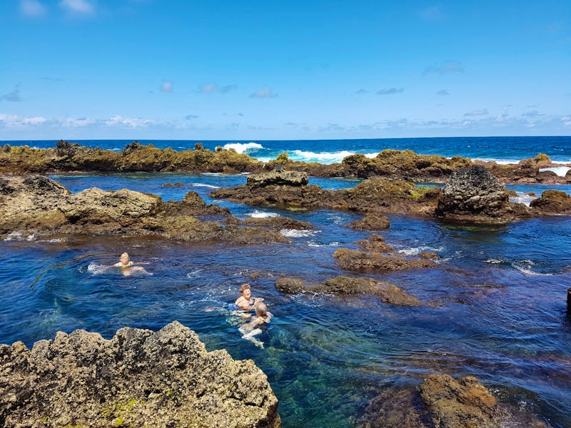 Baden in den Meerwasserschwimmbecken von Biscoitos - ©Ria Heilmann - Eberhardt TRAVEL