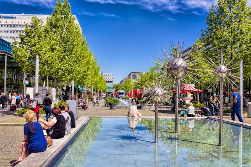 Springbrunnen auf der Prager Straße in Dresden – ©ArTo - stock.adobe.com