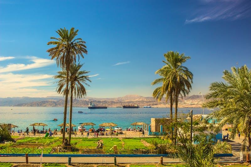 Aqaba am Roten Meer in Jordanian - Stadtpark am Meeres-Ufer - ©©????? ????? - stock.adobe.com