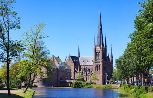 Stadtschloss und Kirche in Woerden &ndash; &copy; ©Daniel - stock.adobe.com