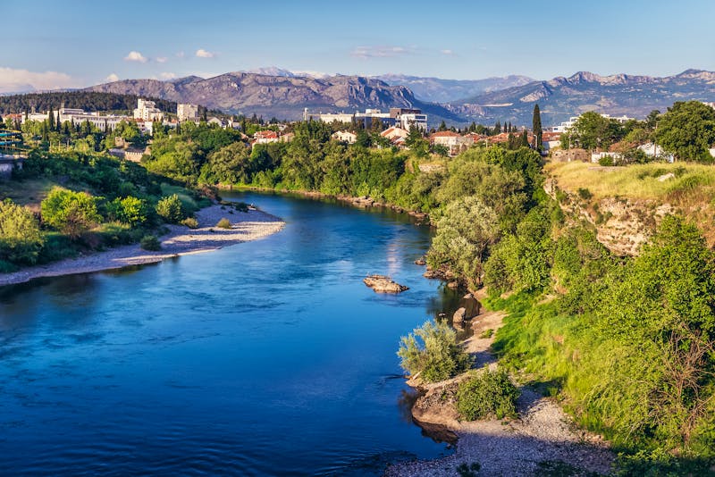 Podgorica am Fluss Moraca - ©©Fotokon - stock.adobe.com