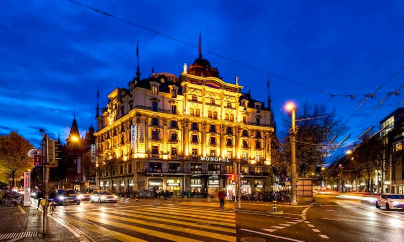 Das 4-Sterne-Hotel Monopol Luzern im abendlichen Glanz - Schweiz - &copy;Hotel Monopol Luzern