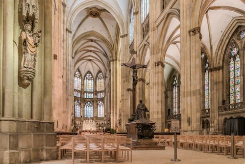 Regensburg - Dom St. Peter - Innenaufnahme &ndash; &copy; ©stgrafix - stock.adobe.com