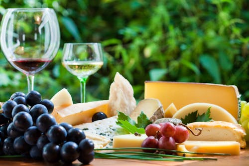 Elsass für Genießer - Wein und Käse &ndash; &copy; Chlorophylle - adobeStock.cam