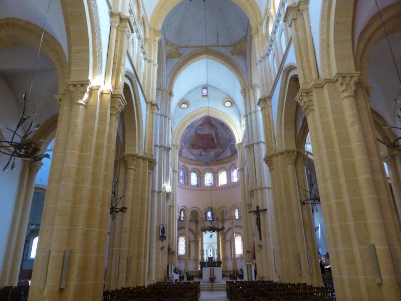 Paray le Monial - Innenansicht - ©Claudia Bernhardt - Eberhardt TRAVEL