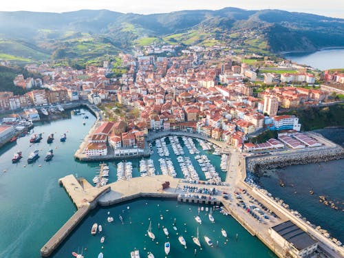 Fischerort Bermeo im Baskenland &ndash; &copy; ©jon_chica - stock.adobe.com