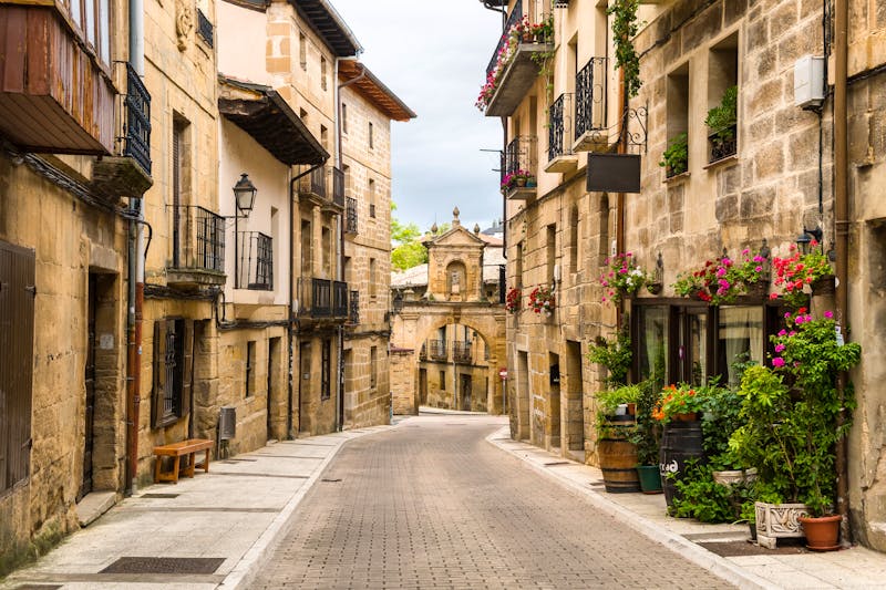 Bummel in der Altstadt von Haro - La Rioja - ©©jon_chica - stock.adobe.com