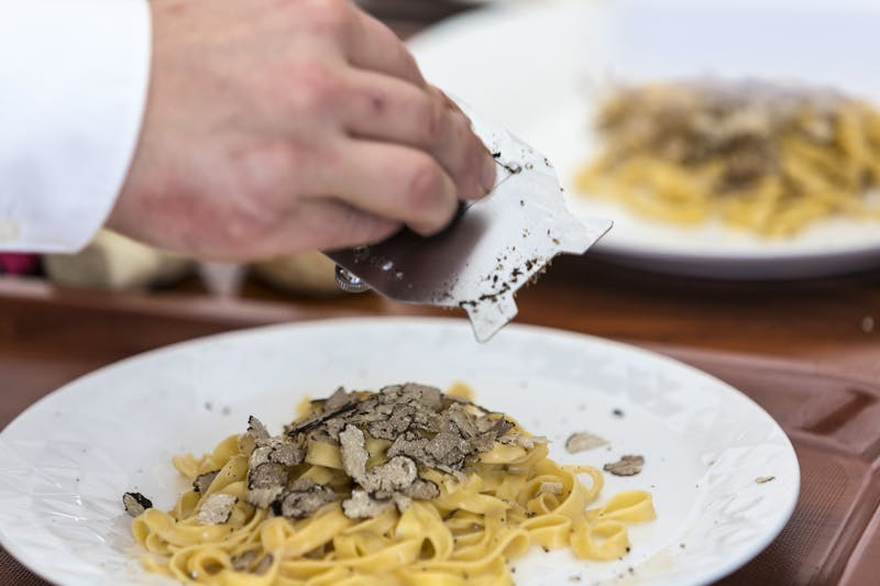 frischer weisser Trüffel mit Pasta - ©mmphoto - stock.adobe.com