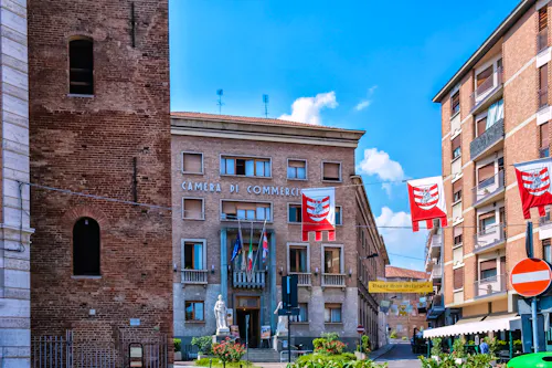 Asti - in den Gassen der Altstadt &ndash; &copy; Vasil - stock.adobe.com