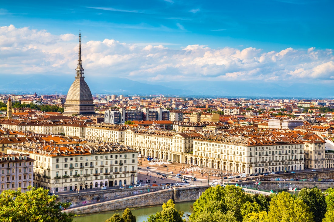 Turin - das Zentrum mit der Mole Antonelliana – © Zdenek Matyáš - Adobe Stockphoto