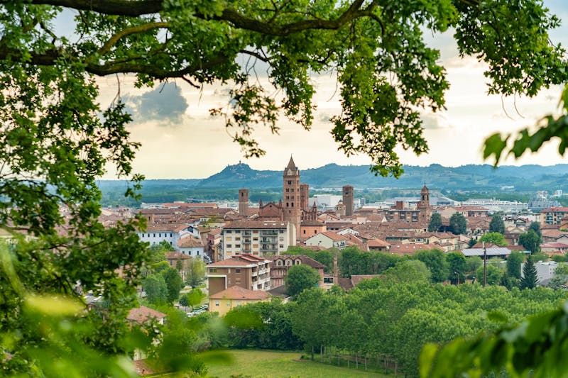 Alba - Altstadt mit der Kathedrale - ©photomaticstudio - stock.adobe.com