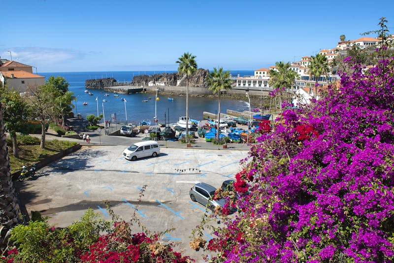 Parkplatz am Hafen von Ca^mara de Lobos - ©HANS-GERT BROEDER - Adobe Stock