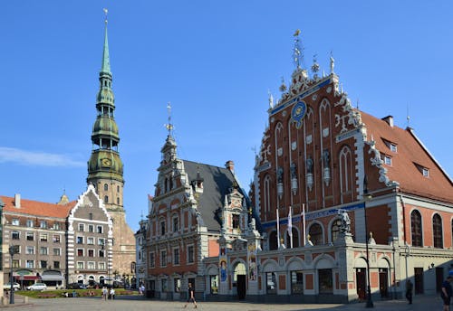 Schwarzhäupterhaus und Petrikirche am Rathausplatz,Riga &ndash; &copy; H.Arndt, 86316 Friedberg, Weidenau 9, Tel.0821-64545