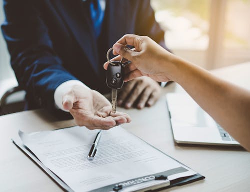 Rückgabe des Mietwagens – © ©Pormezz - stock.adobe.com