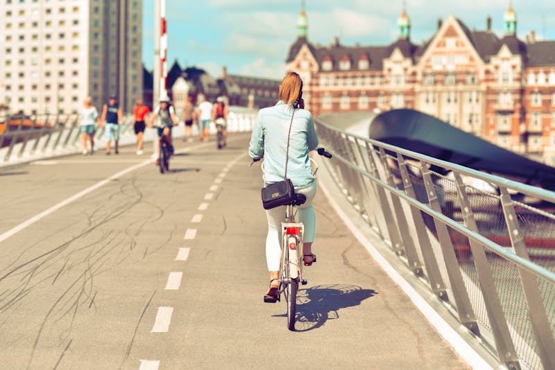 Fahrradweg in Kopenhagen – © Alexander Filon alexfan32@gmail.com - Adobe Stock