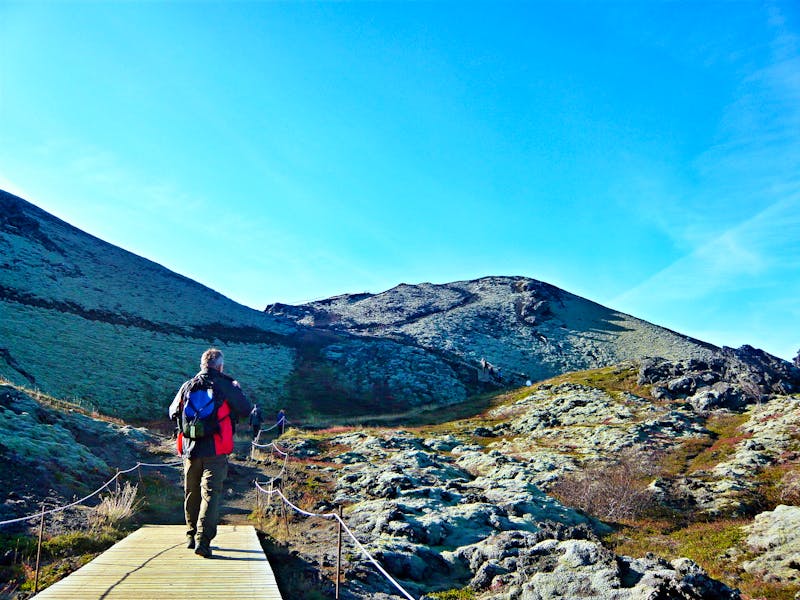 Wanderung am Vulkan Grabrok in West-Island - ©©bikemp - stock.adobe.com