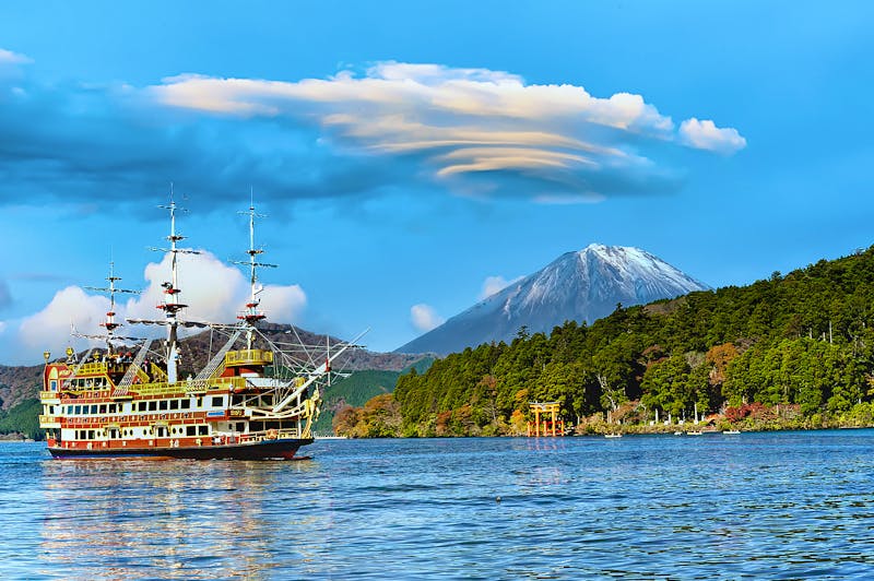 Schifffahrt auf dem Ashi-See - den Mt. Fuji immer im Blick - ©warasit - stock.adobe.com