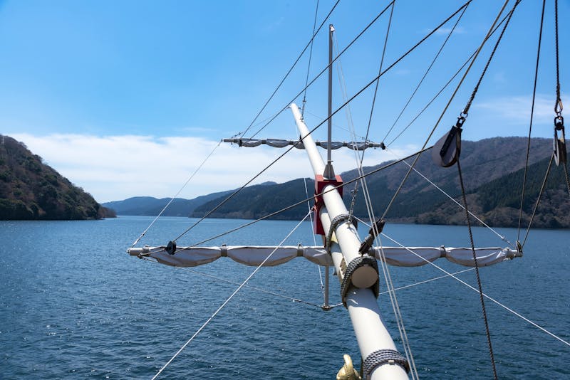 Schifffahrt auf dem Ashi-See - ©Nikolay Isaakov - Adobe Stockphoto