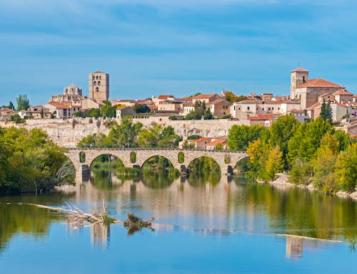Blick auf die Stadt Zamora in Kastilien-Leon – © jon_chica - stock.adobe.com