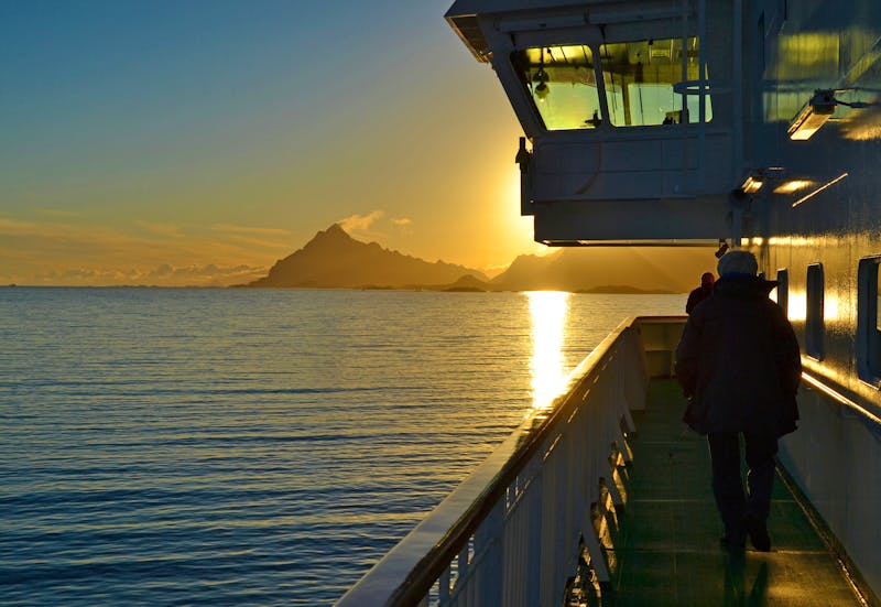Abendstimmung auf dem Hurtigruten-Schiff - ©Quirin Schnack - Hurtigruten Guest image